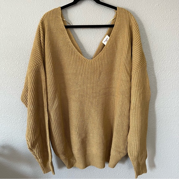 Plunging Twist-Back Camel Knit Oversize Sweater - Picture 6 of 8